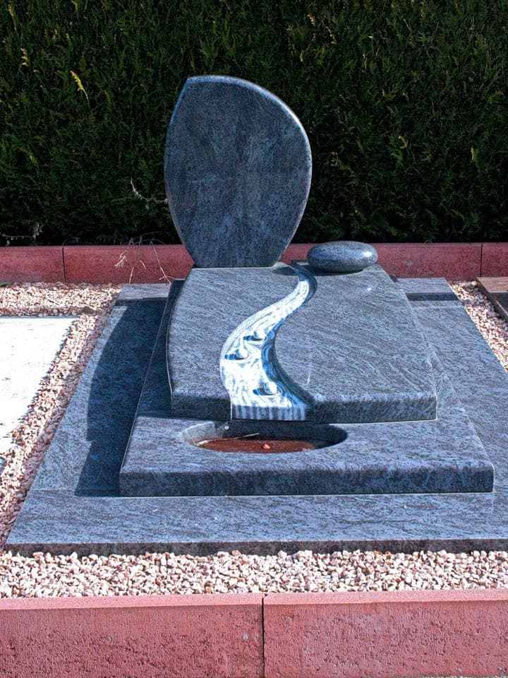 Monument funéraire — marbrerie Pompes Funèbres Henner