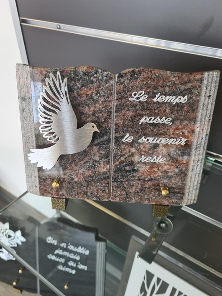 Monument funéraire — marbrerie Pompes Funèbres Henner
