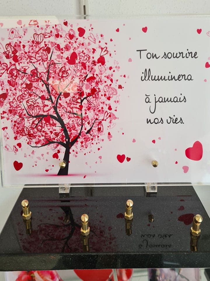 Monument funéraire — marbrerie Pompes Funèbres Henner